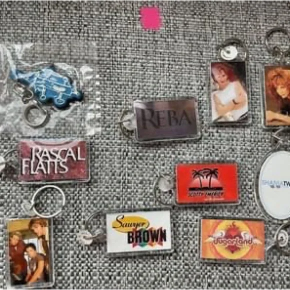 NEW 75+ Country music concert souvenir keychains - Picture 5 of 9